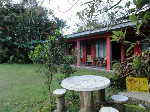 Hotel Cabinas Las Tinajas