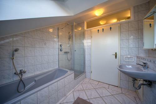 Apartamento Ger�umige Ferienwohnung Mit Dachterrasse