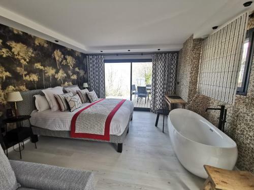 Les Villas Des Tresoms Lake & Spa Resort