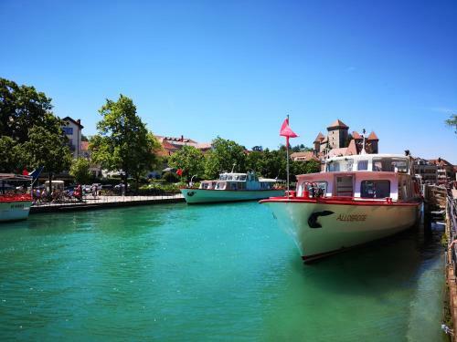 Les Villas Des Tresoms Lake & Spa Resort