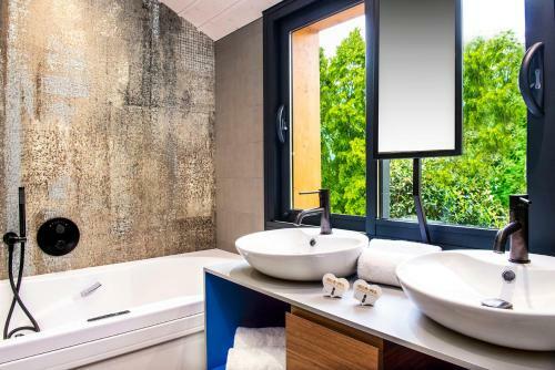 Les Villas Des Tresoms Lake & Spa Resort