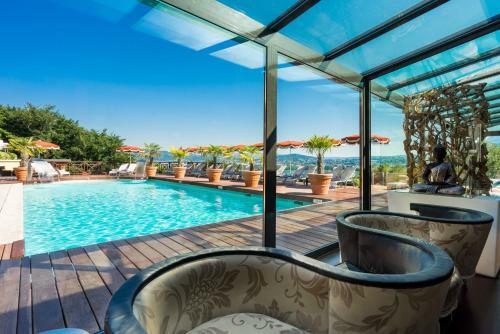 Les Villas Des Tresoms Lake & Spa Resort