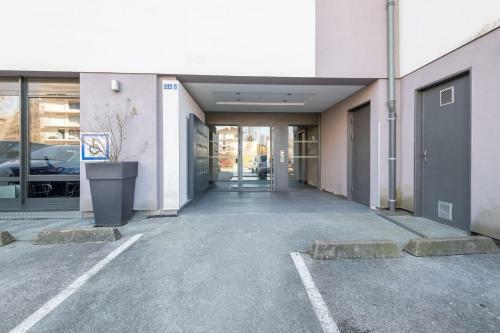 Apartment For 2 Close To Shops And 600 M From The Lake