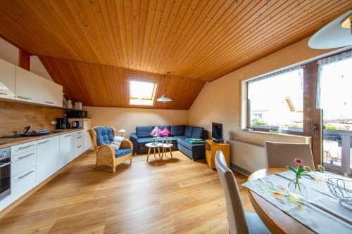 Hostal Ferienhaus "anne" Und Weingut Willi Fett