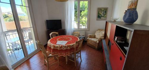 Apartment 14bis