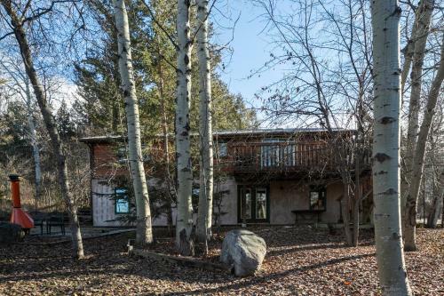 Creekside Cabin