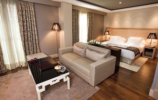 Nexus Valladolid Suites & Hotel