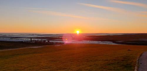 Wohnmobilstellplatz Hemenswarft An Der Nordsee - Meerblick