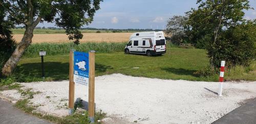 Wohnmobilstellplatz Hemenswarft An Der Nordsee - Meerblick