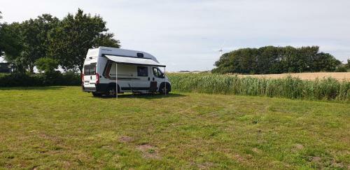 Wohnmobilstellplatz Hemenswarft An Der Nordsee - Meerblick