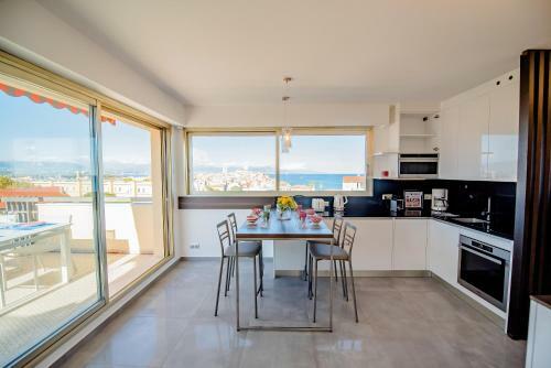 Apartamento High Standing With Incredible Old Antibes And Sea Views