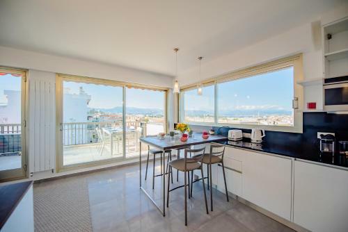 Apartamento High Standing With Incredible Old Antibes And Sea Views