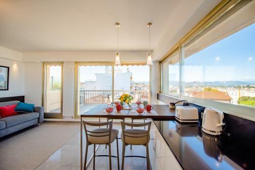 Apartamento High Standing With Incredible Old Antibes And Sea Views