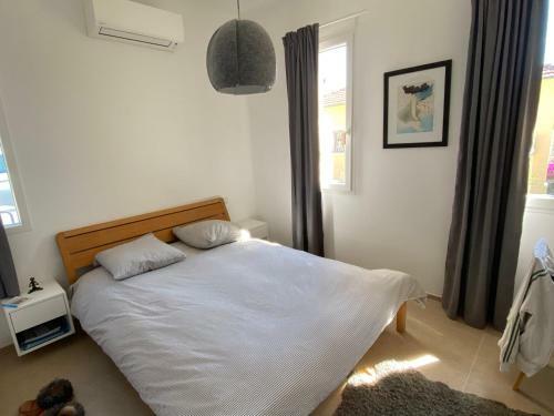Walk To Town - Spacious Villa W/ Pool