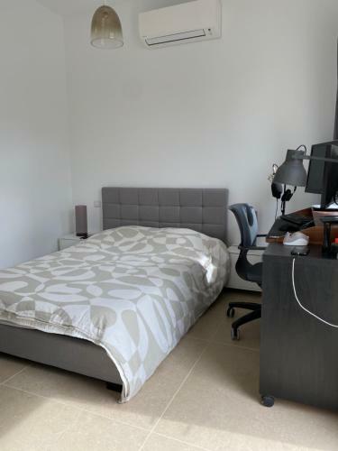 Walk To Town - Spacious Villa W/ Pool