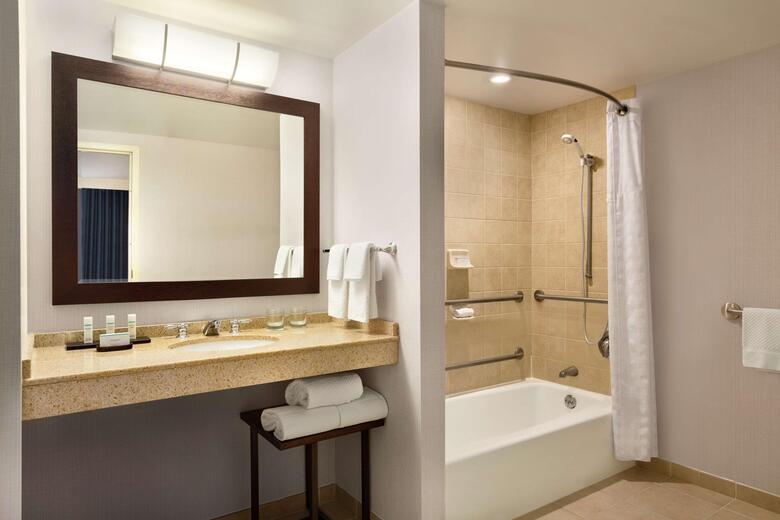 Hotel Embassy Suites Logan Airport