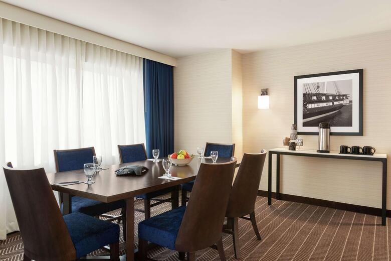 Hotel Embassy Suites Logan Airport