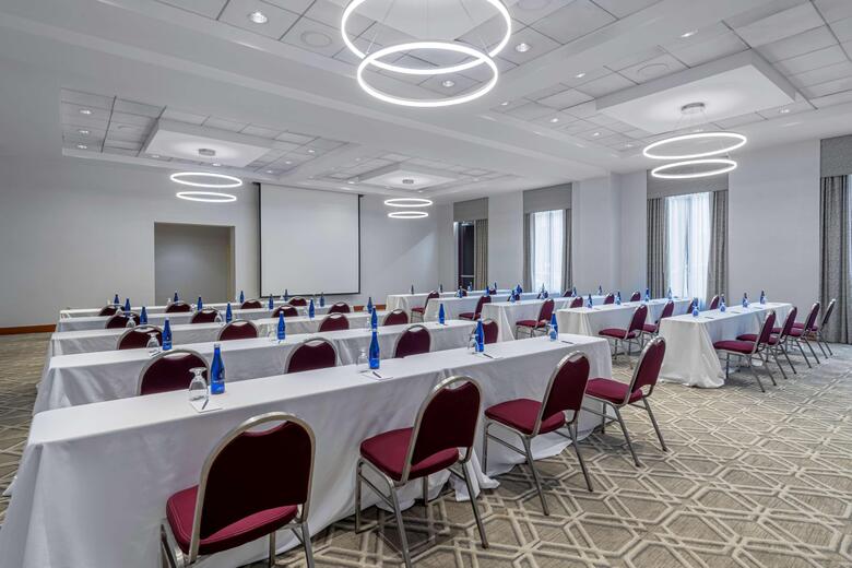 Hotel Embassy Suites Logan Airport
