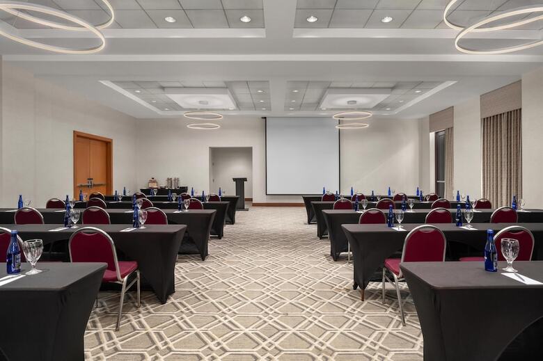 Hotel Embassy Suites Logan Airport