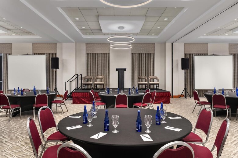 Hotel Embassy Suites Logan Airport