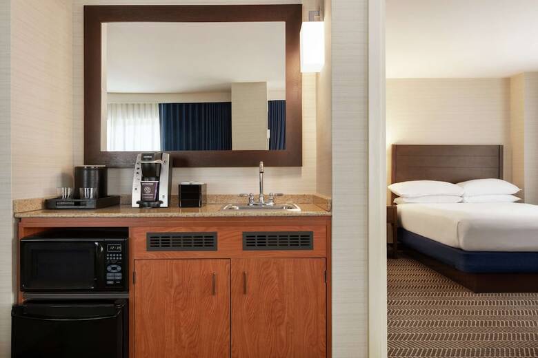 Hotel Embassy Suites Logan Airport