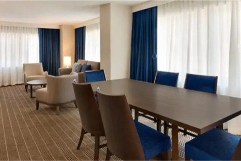 Hotel Embassy Suites Logan Airport