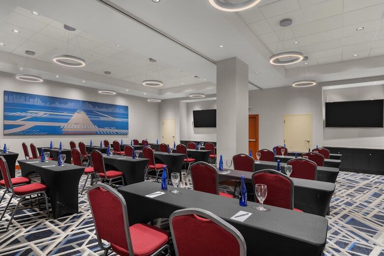 Hotel Embassy Suites Logan Airport