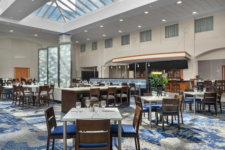 Hotel Embassy Suites Logan Airport