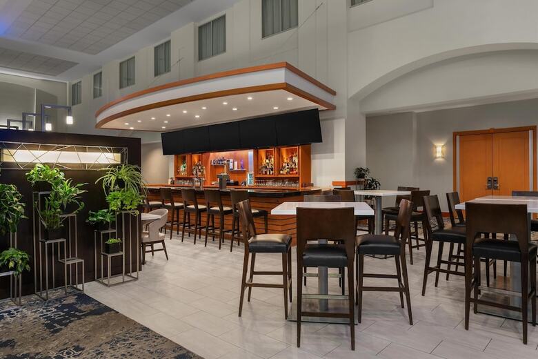 Hotel Embassy Suites Logan Airport