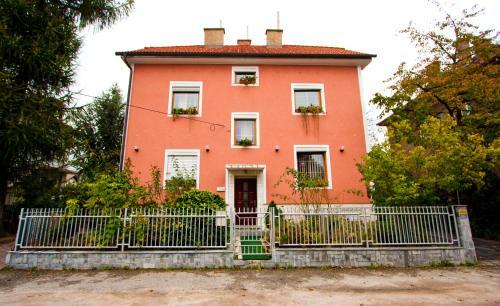 Hostal Guest House Pikapolonca
