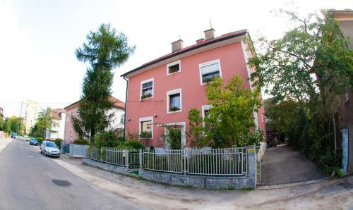 Hostal Guest House Pikapolonca