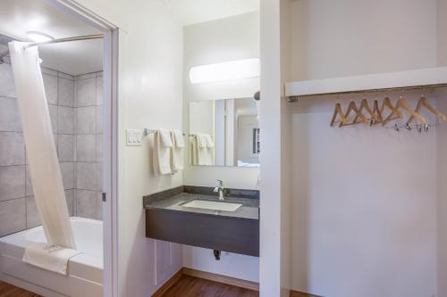 Motel Traveller's Inn Camrose