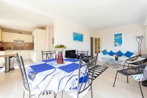 Apartamento Bnb Renting Seafront In Cap D'antibes