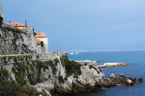 Romantic Apartment In Old Antibes With Roof Terrace