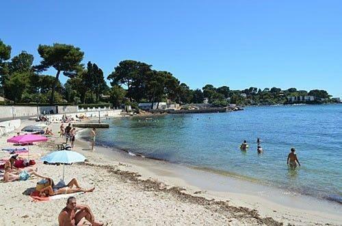 Romantic Apartment In Old Antibes With Roof Terrace