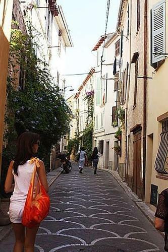 Romantic Apartment In Old Antibes With Roof Terrace