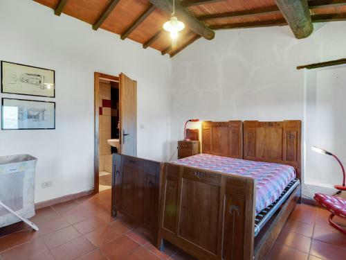 Magnificent Holiday Home In Poppi With Swimming Pool