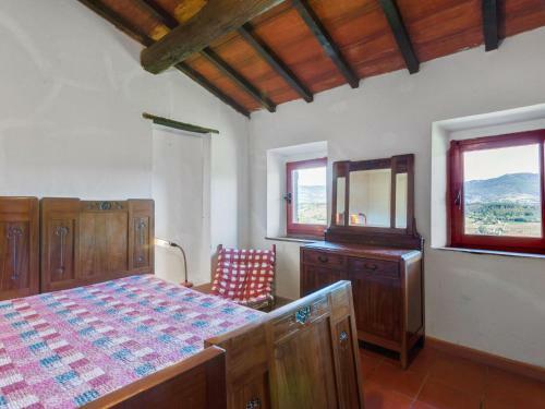 Magnificent Holiday Home In Poppi With Swimming Pool