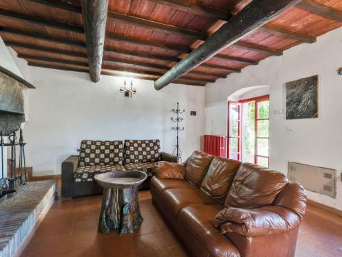 Magnificent Holiday Home In Poppi With Swimming Pool
