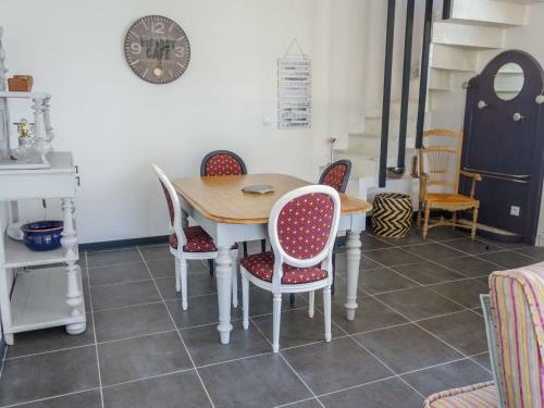 Holiday Home Aim� Bourdier