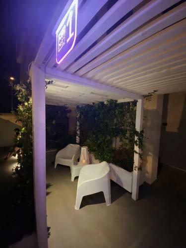 Home3 Bed Living Suite&relax