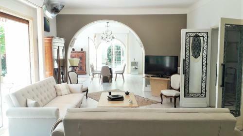 Maison Moderne Piscine Wifi - Aiguillon Goetchea