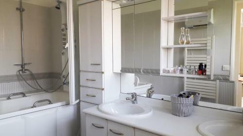 Maison Moderne Piscine Wifi - Aiguillon Goetchea