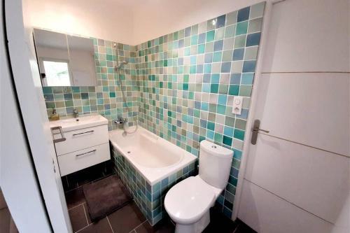 6 Personnes, 2 Studios Ind�pendants Avec Terrasse.