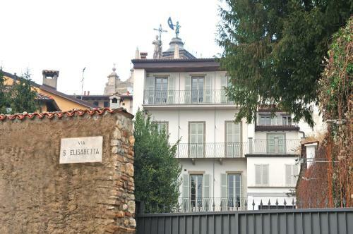 Rego Apartments
