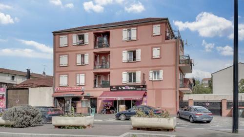 Chic Apart With Parking Near Paris