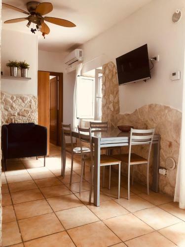 C.b.guesthouse