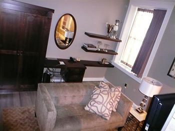 Hotel At The Lafayette