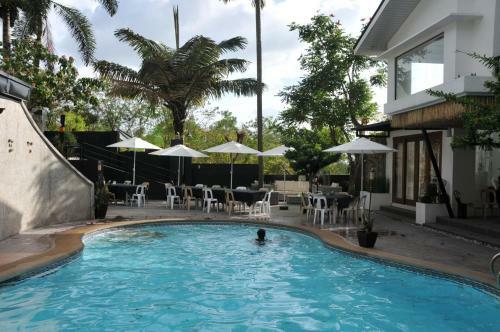 Hotel Date & Dine Resort