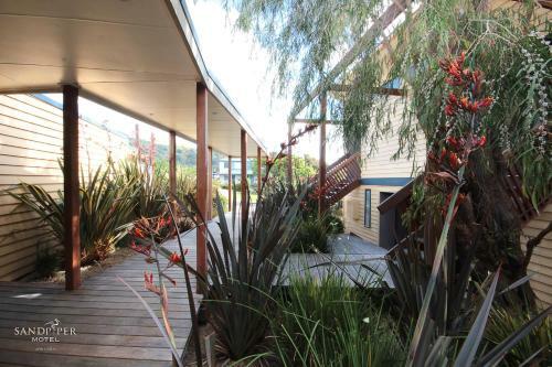 Sandpiper Motel